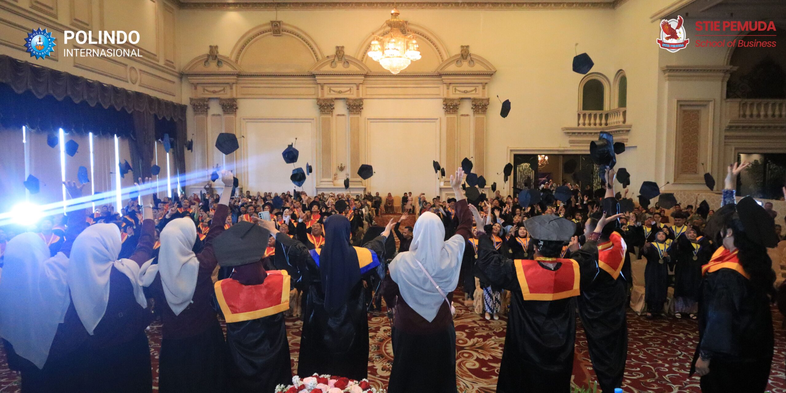 kegiatan upacara wisuda polindo internasional & Stie Pemuda