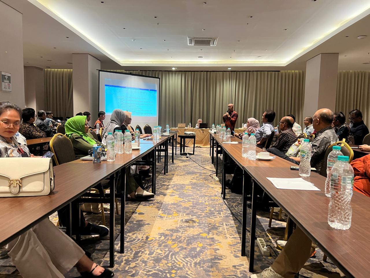 Peserta dan anggota LKP bersama dalam kegiatan pemetaan kompetensi futuristik 2025