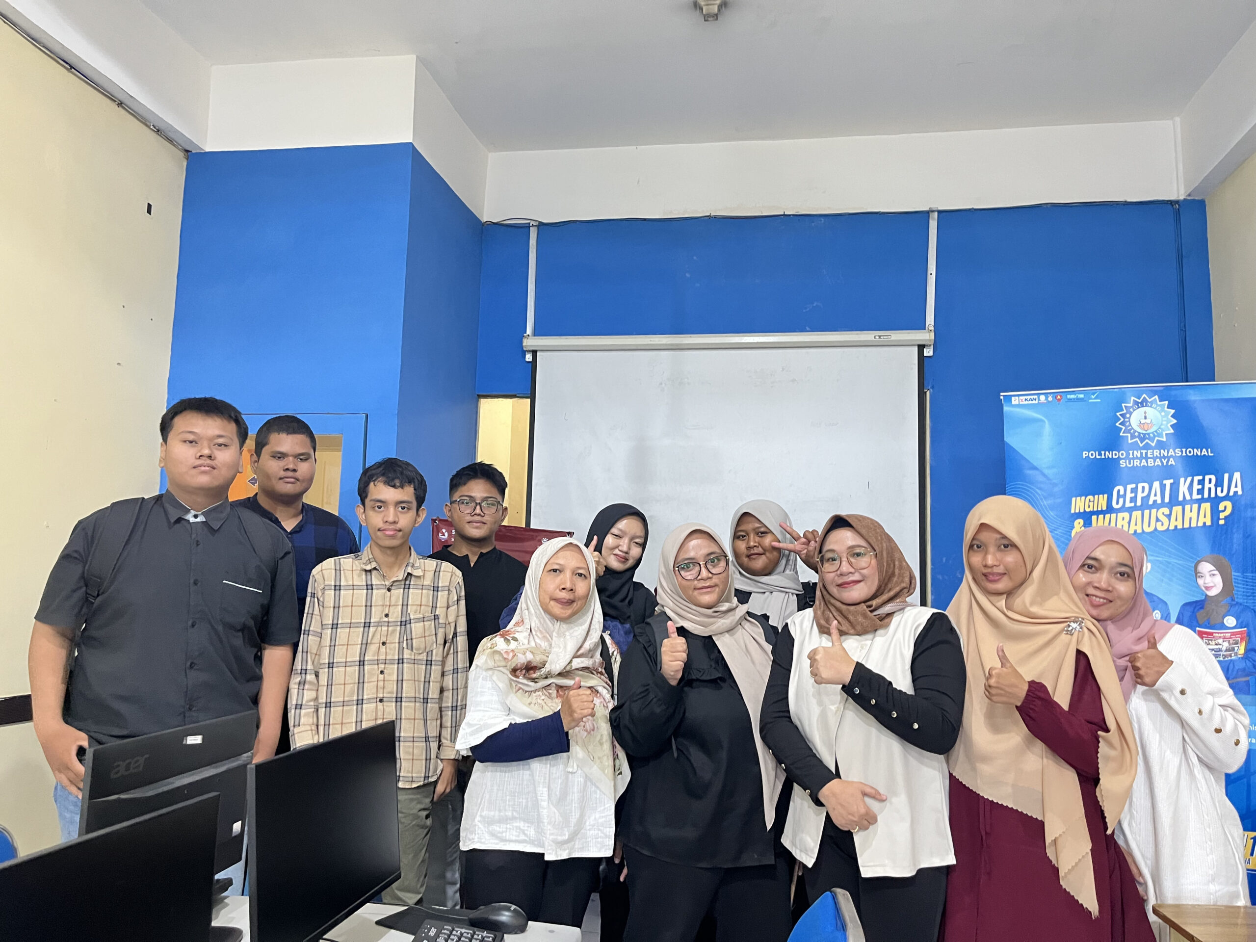 Foto Bersama Para Peserta Kursus Gratis